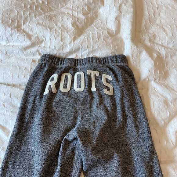 roots kids grey sweatpants with roots on the bum - Picture 3 of 4